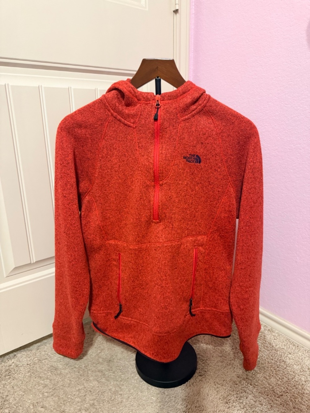 The North Face Women's Crescent Hooded Sunshine 1/4 Zip Fleece in Raspberry S M